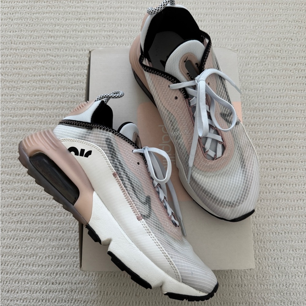 Nike Women’s AirMax 2090 Running Shoe